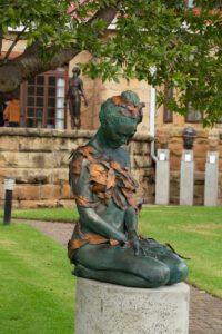 In Moment V Leaf modern sculpture art